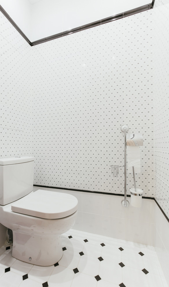 белый санузел с черными "лилиями"