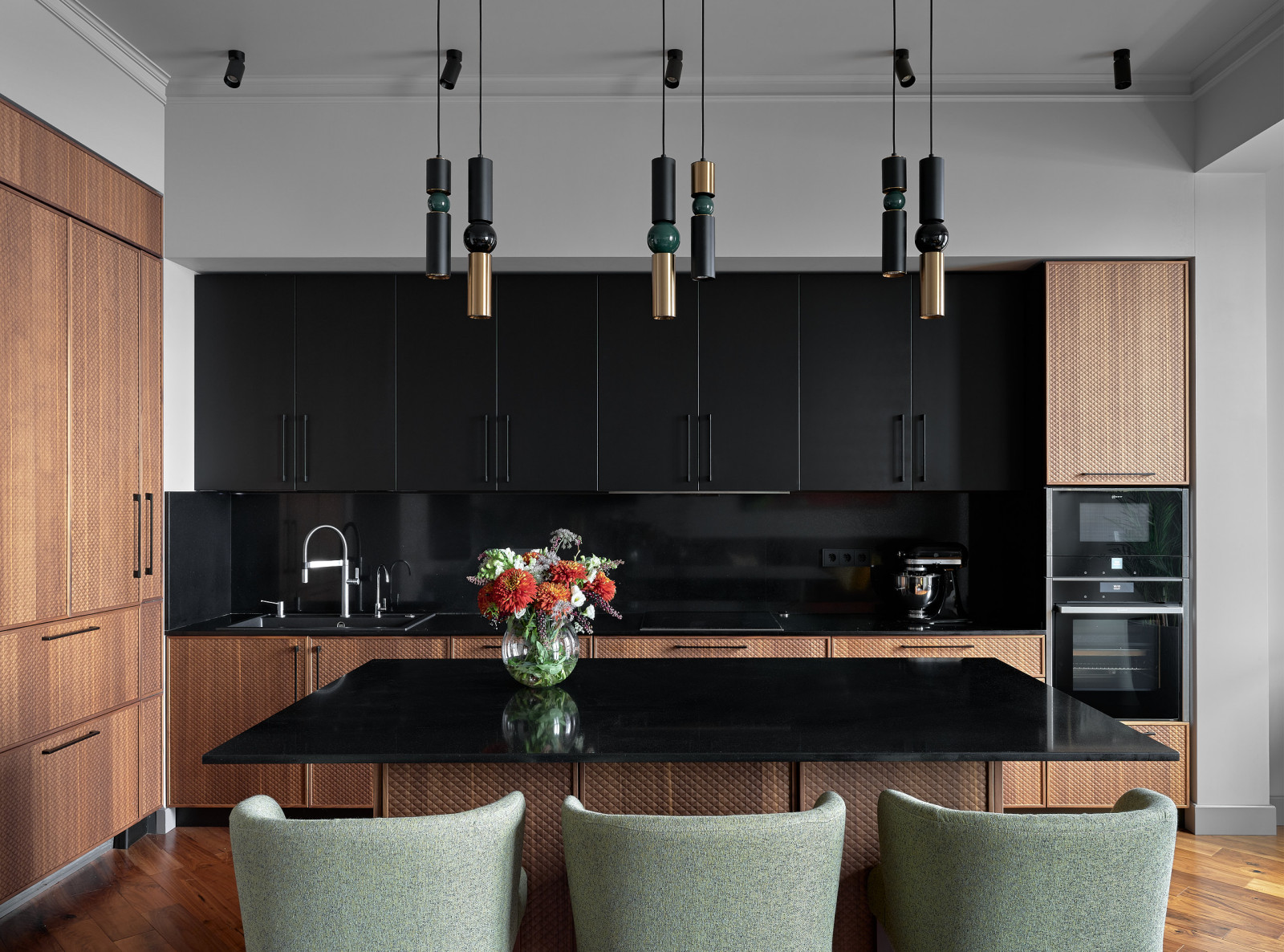 Обложка проекта: КУХНЯ ДЛЯ РЕСТОРАТОРА ГАЯНЕ БРЕИОВОЙ