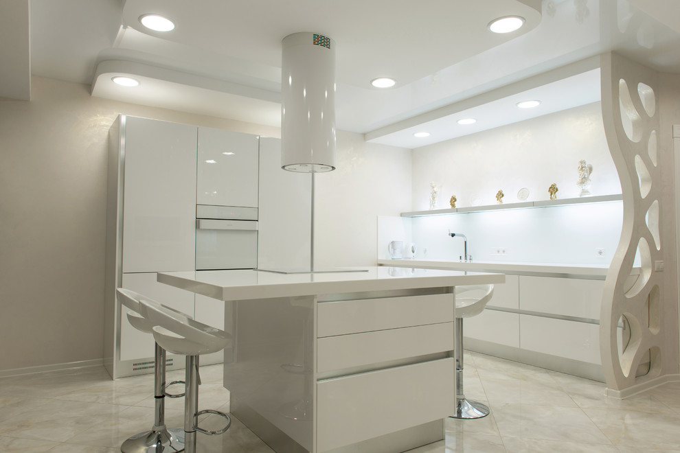 белая кухня с островом