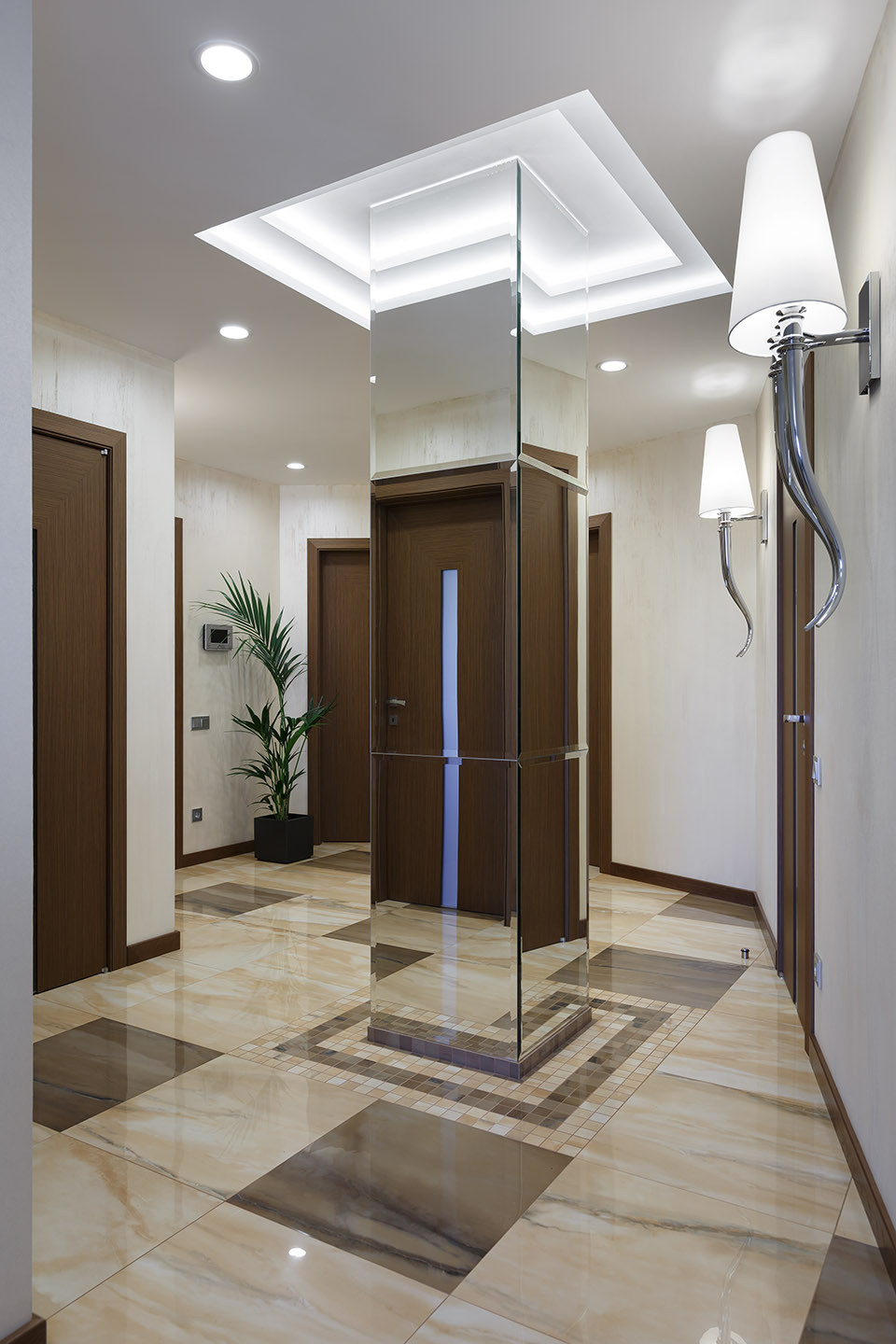 "Вокруг зеркальной колонны"