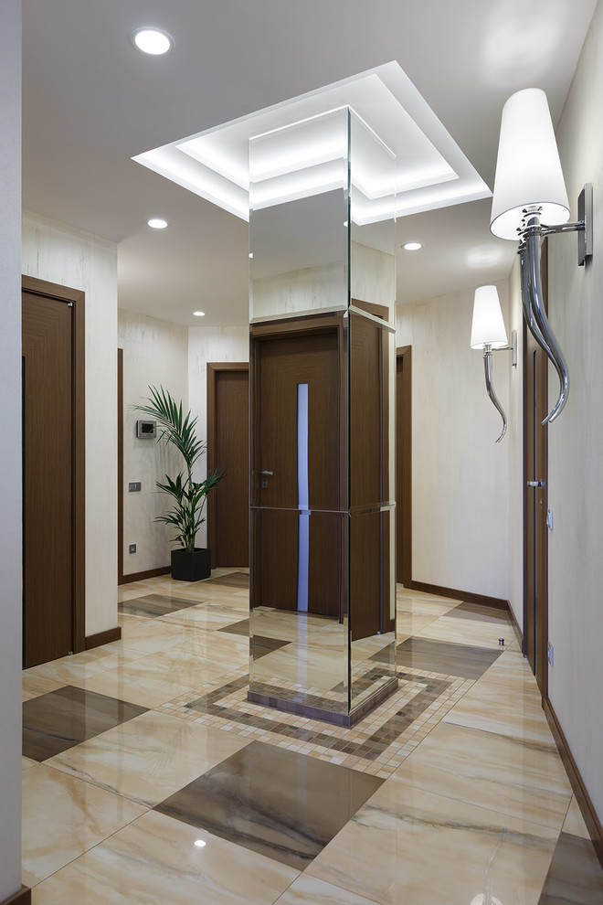 "Вокруг зеркальной колонны"