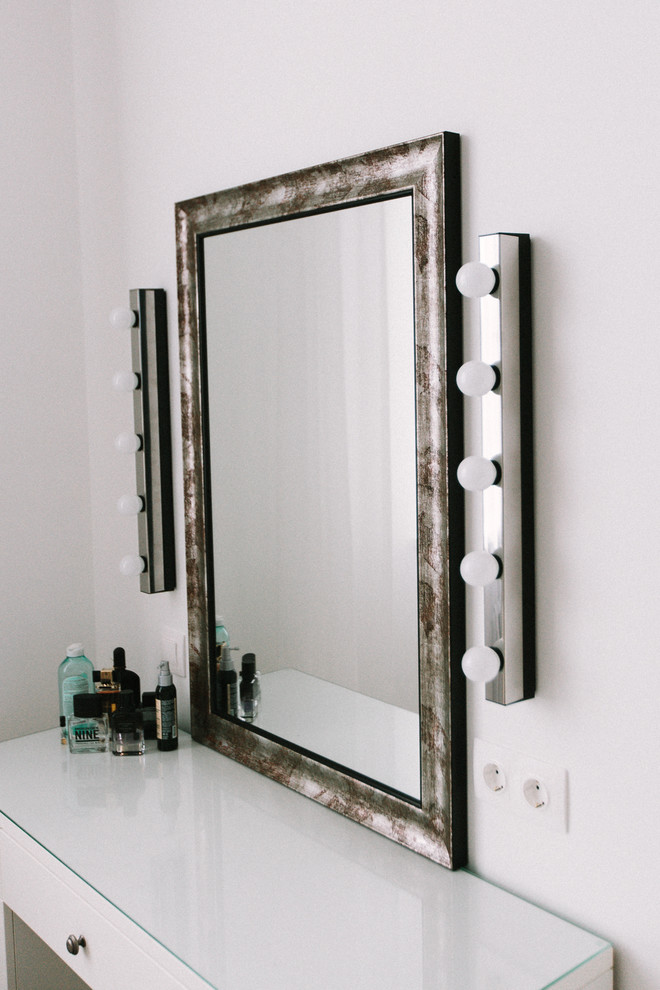 Стильное зеркало для макияжа