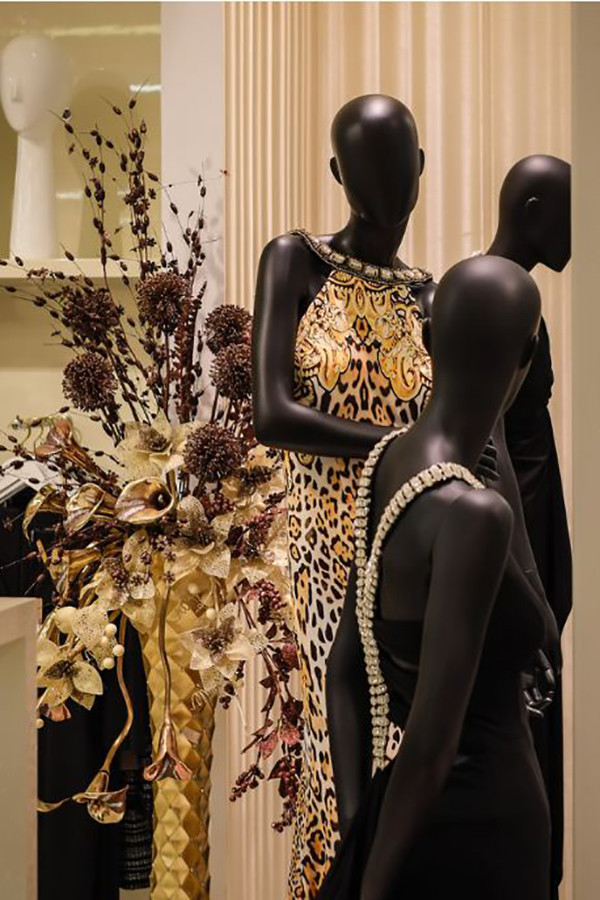 Большой торговый центр модной одежды в ближнем зарубежье.