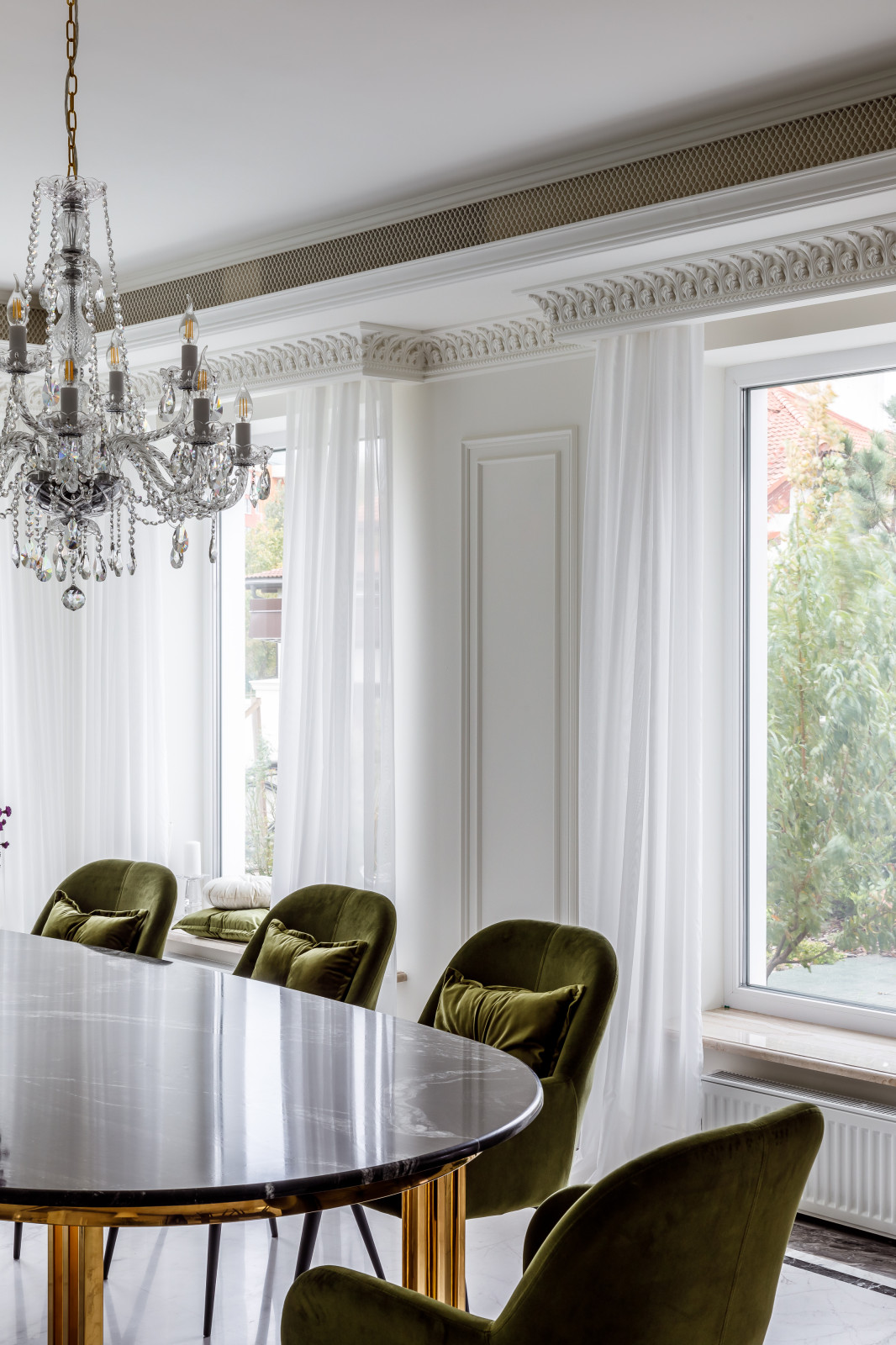 Гипсовая лепнина Аврора в интерьере частного дома в Краснодаре