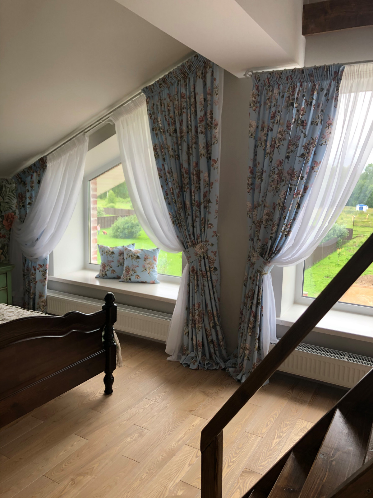 Обложка проекта: Спальня в загородном доме.