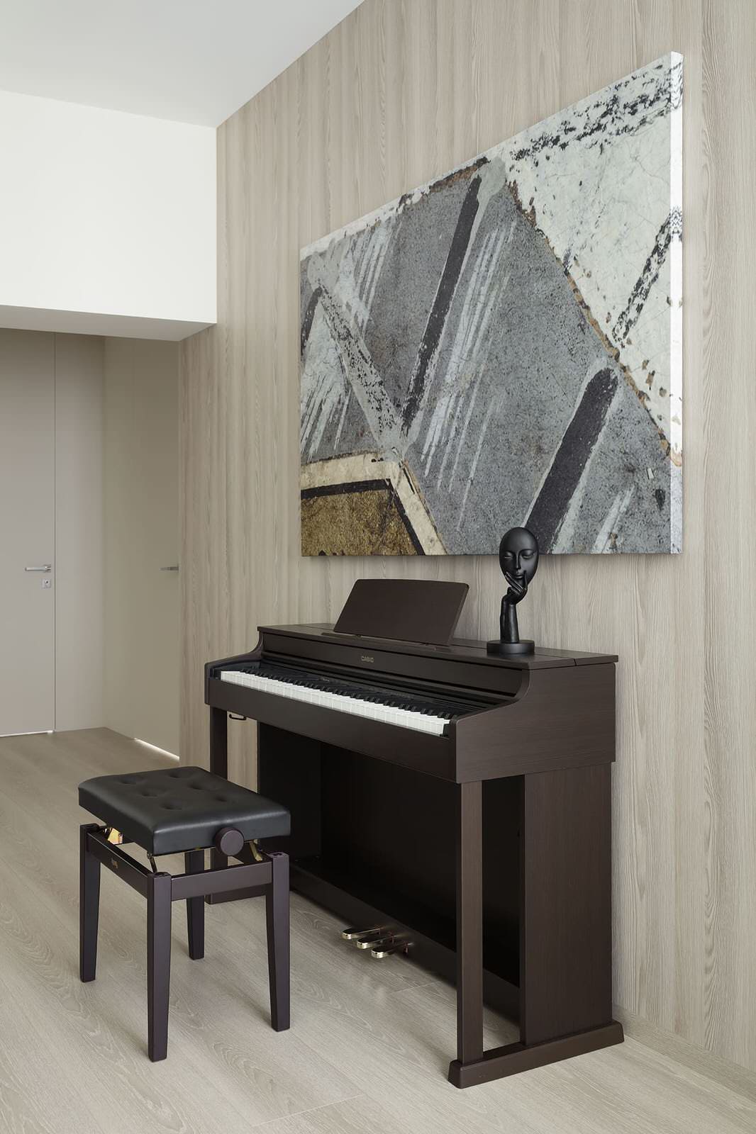 Обзор современной квартиры 170 квм. Полы без плинтуса. Двери в потолок.