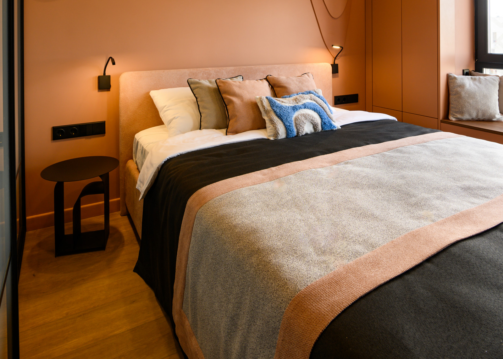 Светильник настенный регулируемый светодиодный KNOB 40118/LED черный