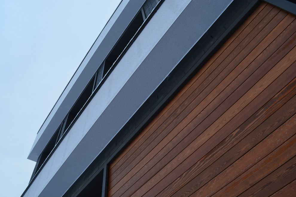 Дом в современном стиле. Кирпич и планкен.
