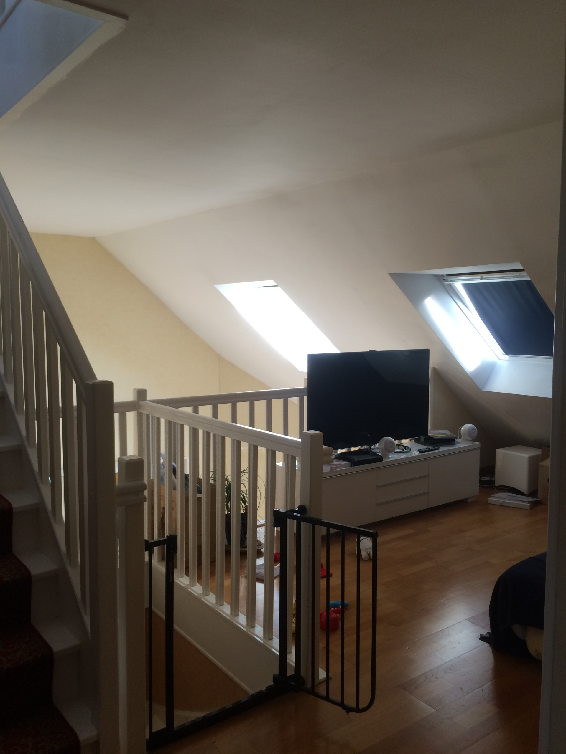 До и после:  Минималистичный дом с сеткой-гамаком во Франции