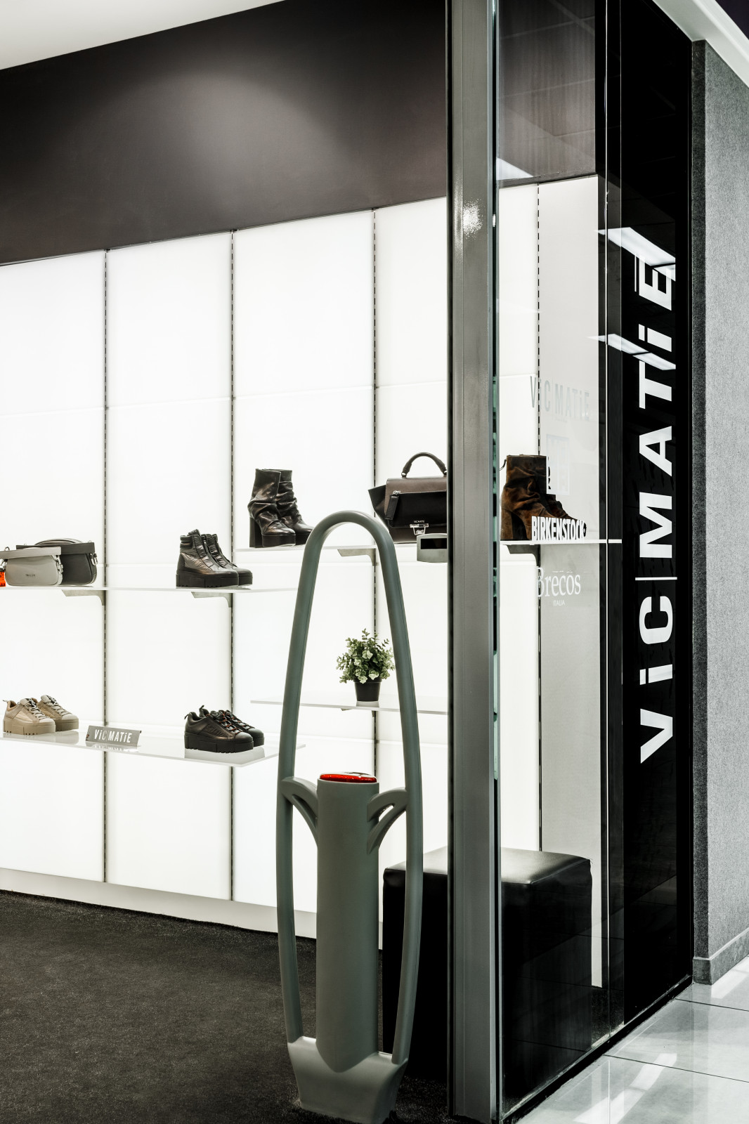 Обложка проекта: Магазин мультибрендовой обуви VIC MATIE (ТРК "Сити Центр")