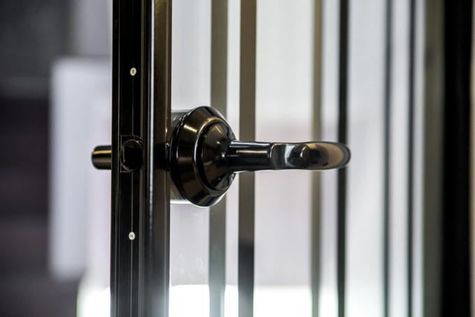 Стеклянные двери семья Дворецких