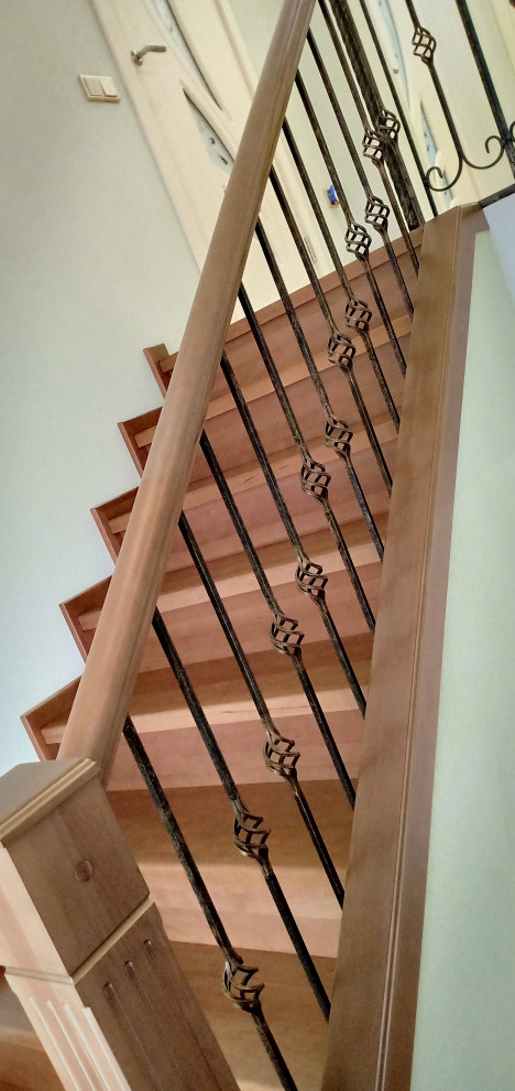 Лестница из массива бука.