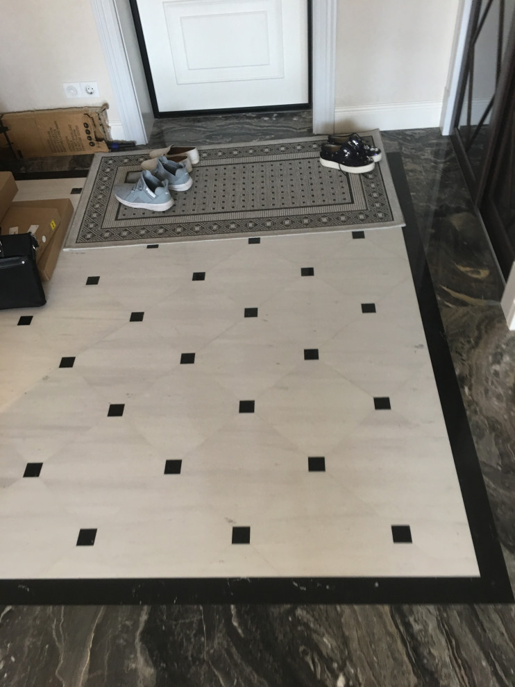 Ванна из мрамора и травертина