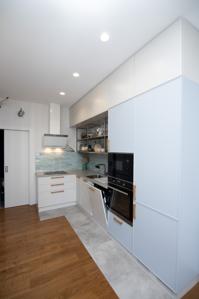 Светлая кухня в неоклассическом стиле