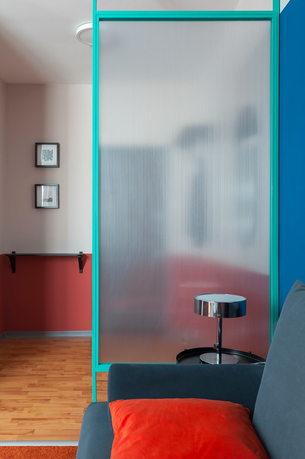 Красочные двухэтажные аппартаменты