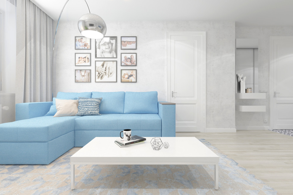 Гостиная комната с голубым диваном