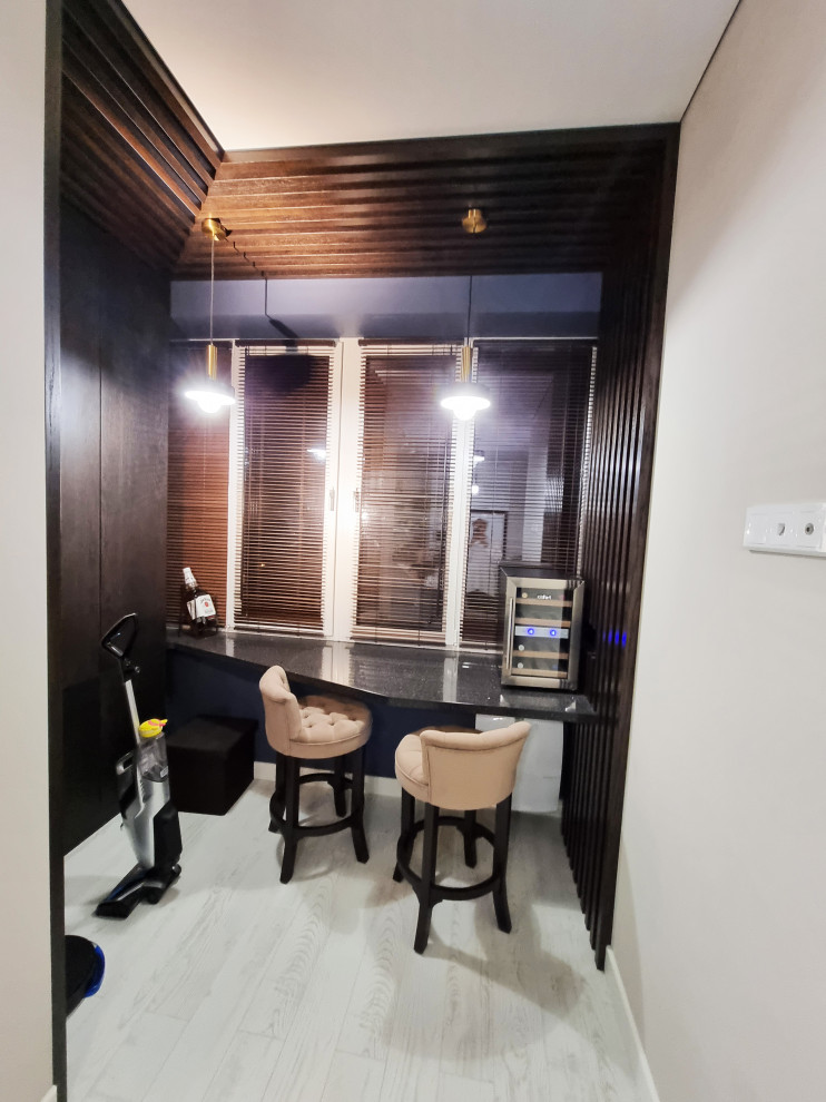 Реализованный проект кухни-гостиной с совместной лоджией и биокамином