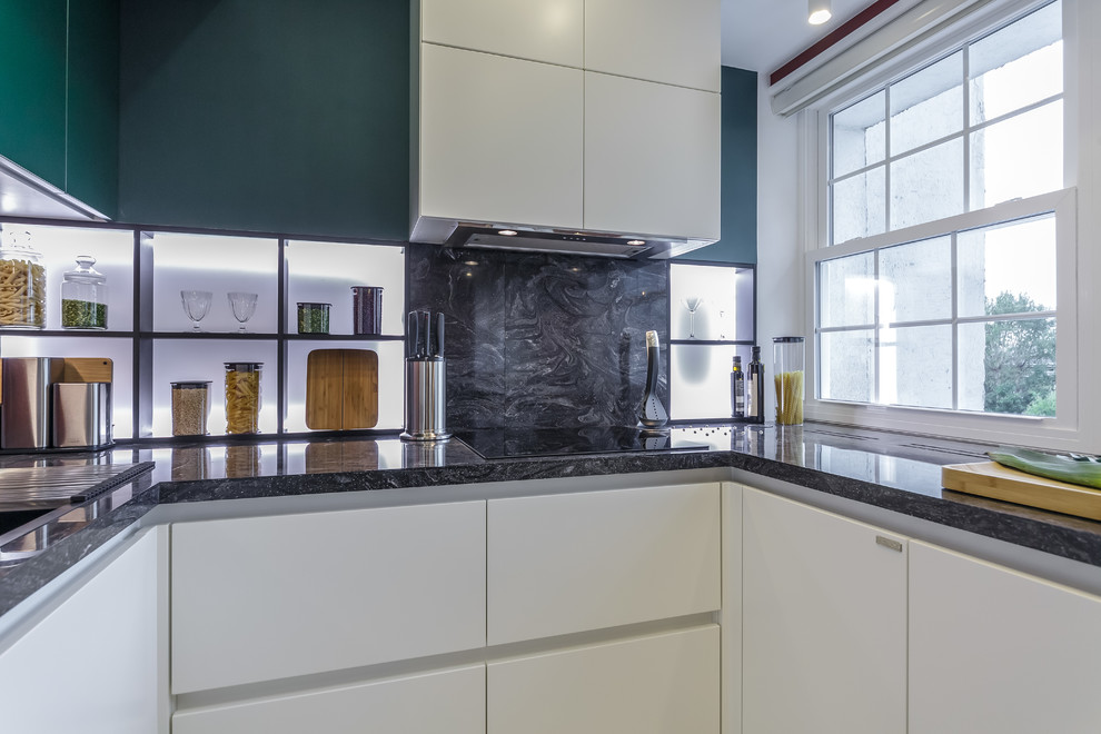 «Квартирный вопрос»: «Гранатовая кухня»