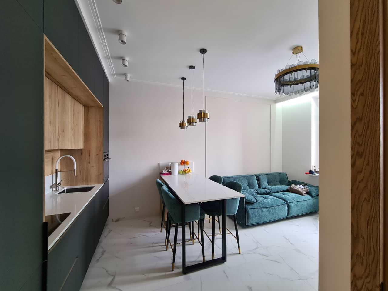 Современная О-образная кухня с островом