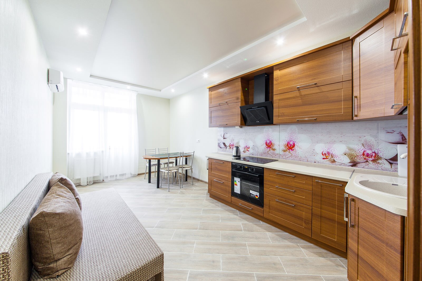 2 комнатная квартира Теплый интерьер)