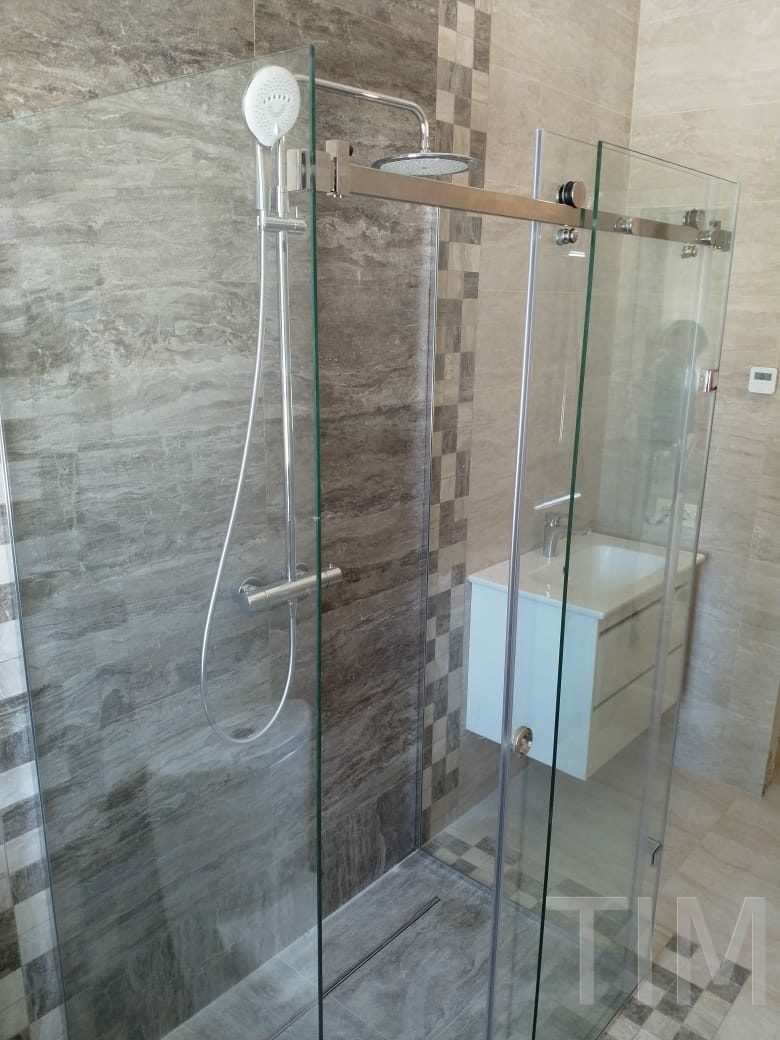 П образная душевая кабина из стекла