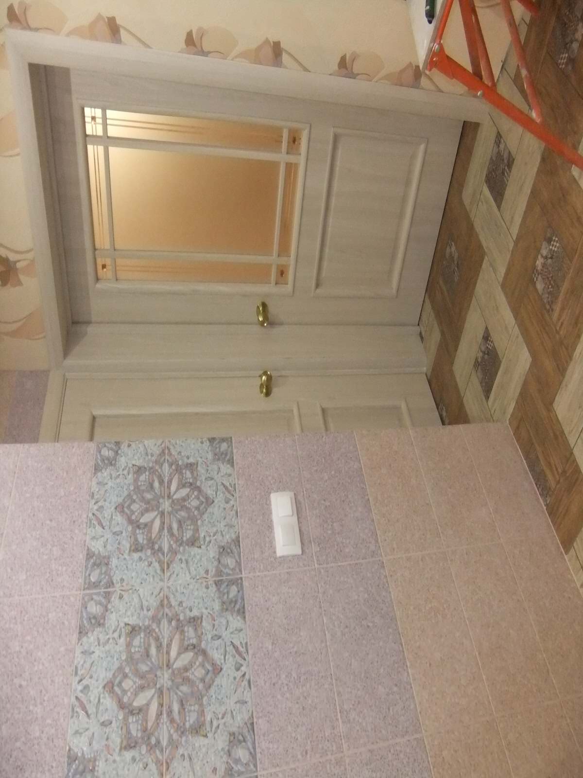 Обложка альбома: Отделка санузла керамической плиткой по наружной стене