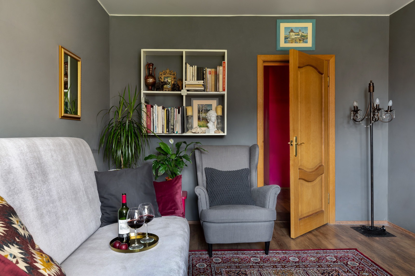 В гостях: Квартира в Петербурге, где у каждой комнаты свой цвет