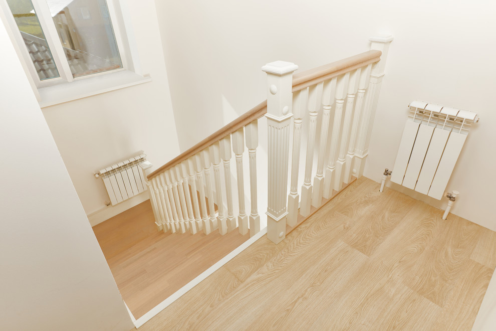 Лестница с деревянными балясинами