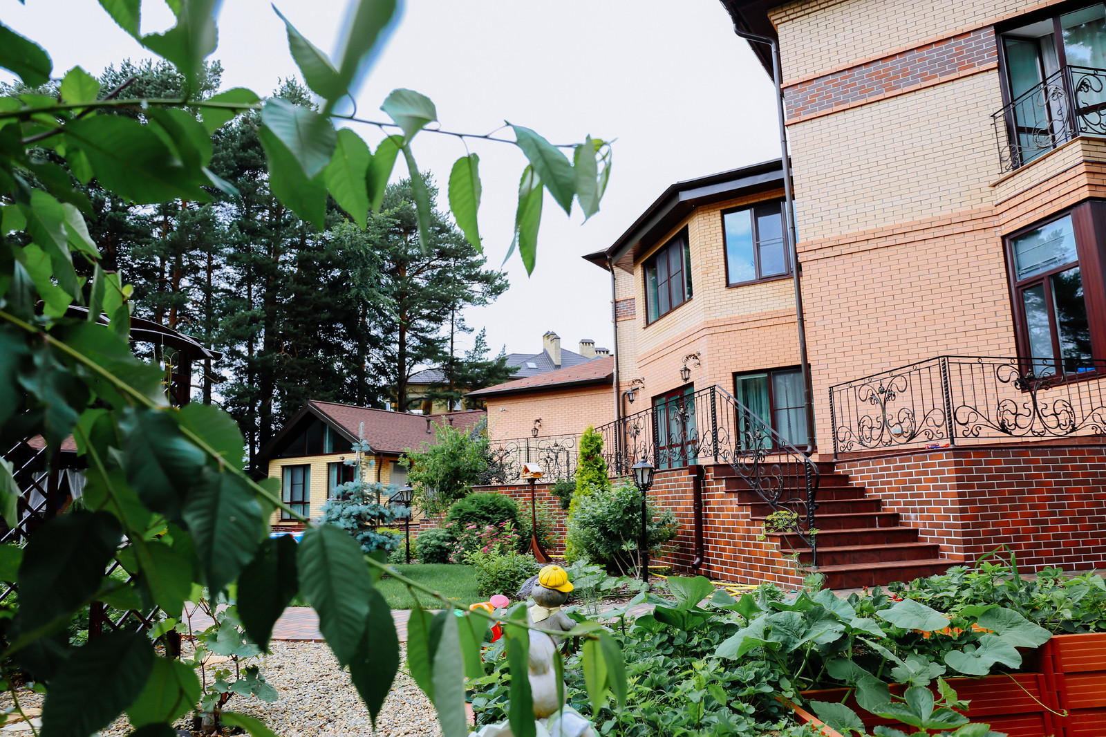 Большой семейный коттедж