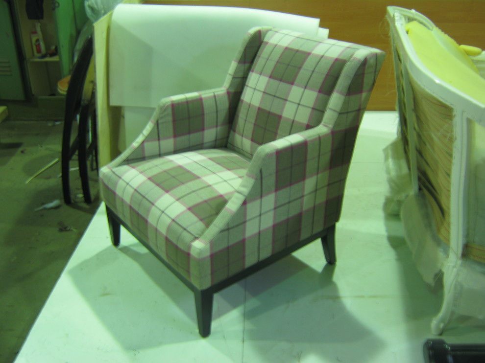 Переобивка кресла "шотландткой"