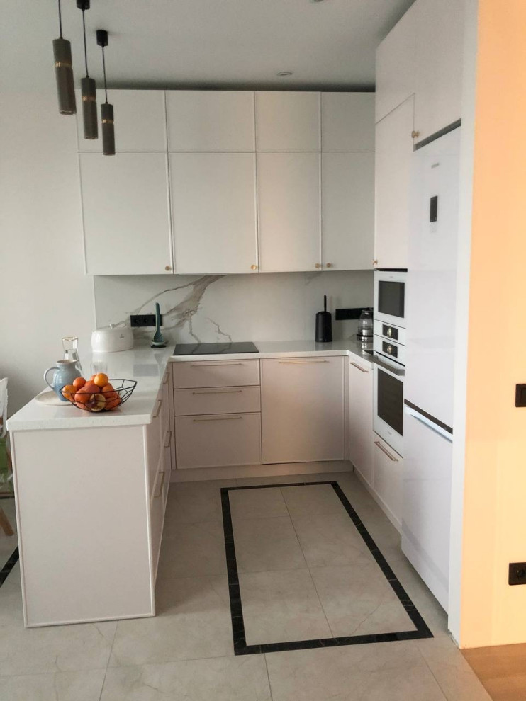 Нежная кухня в пудровых оттенках