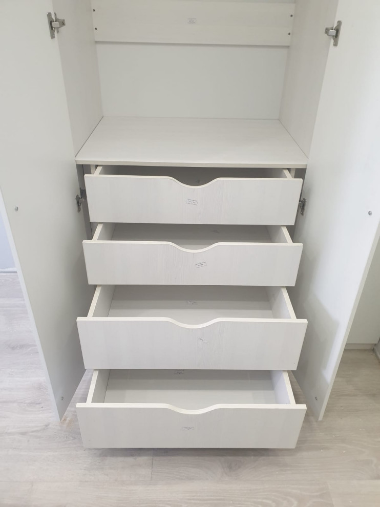 Обложка проекта: Стильный шкаф с ручками титан