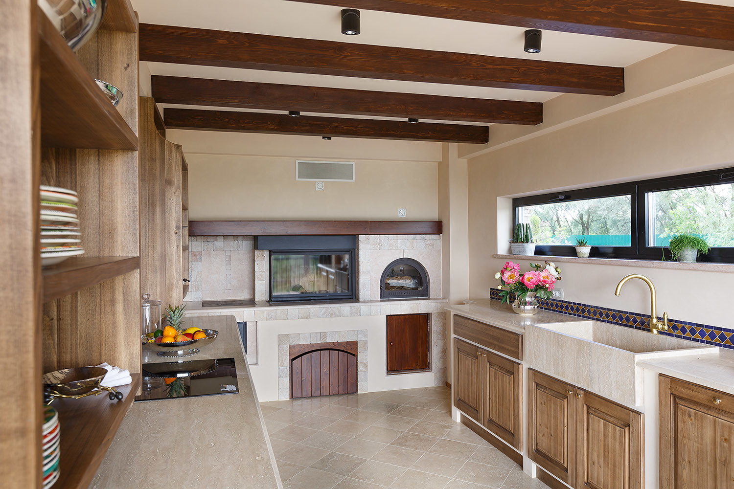 Столешница с раковиной из травертина