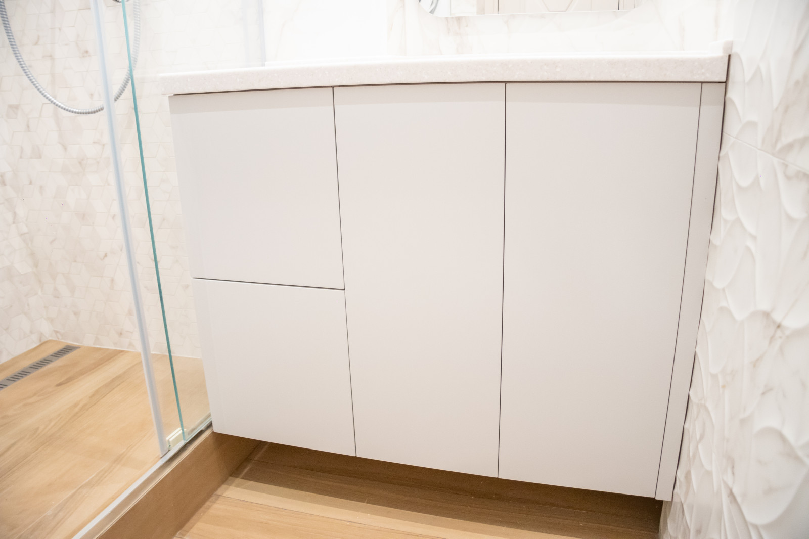 Многоугольная тумба под раковину ванную комнату