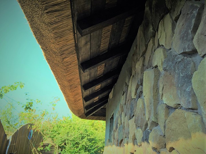 УЮТНАЯ БАРБЕКЮШНИЦА. КАМЫШОВАЯ КРЫША. ГОРКИ-8