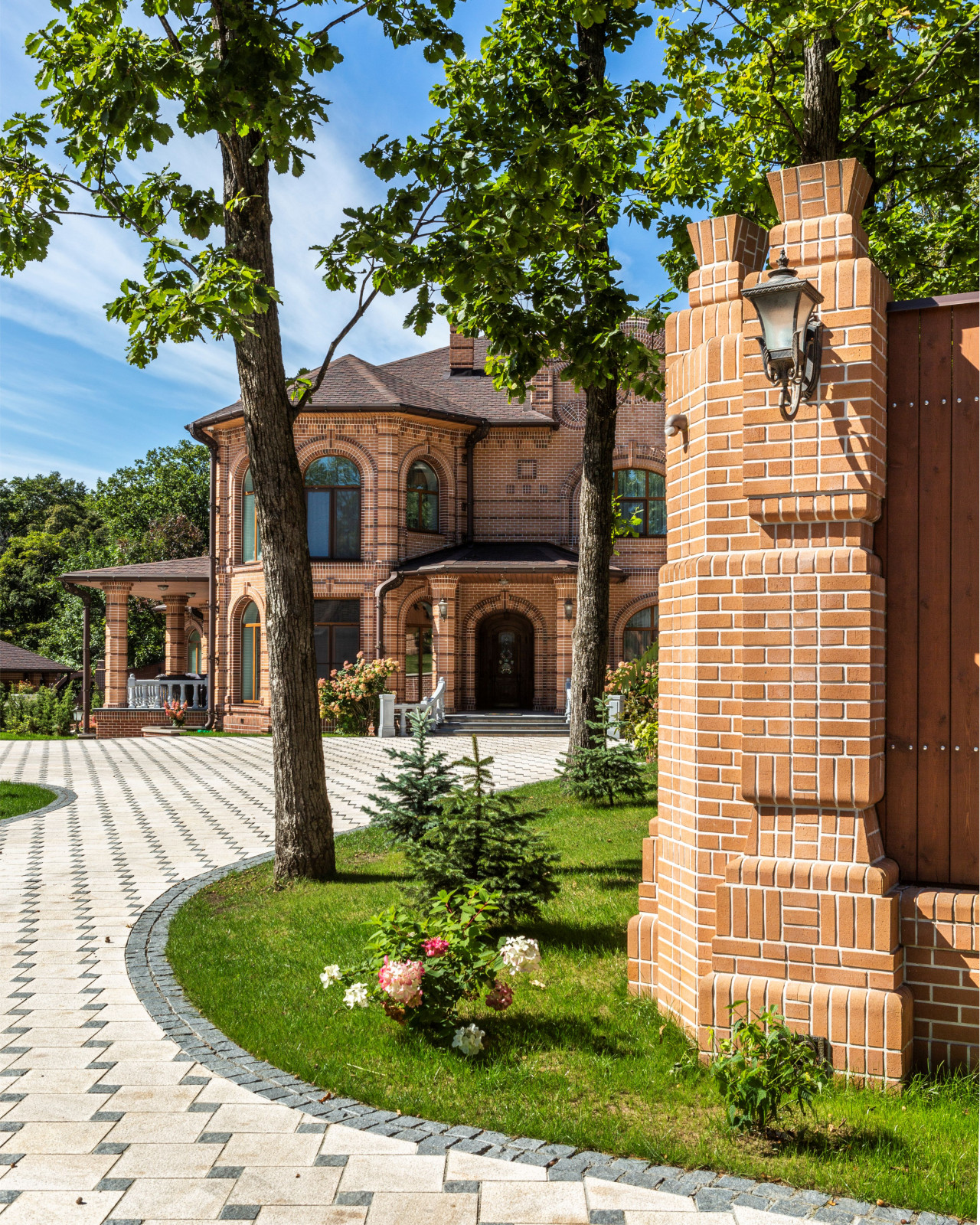 Загородный дом (усадьба) из кирпича