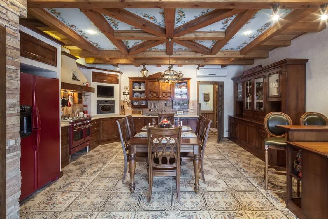 Интерьеры дома в стиле шале.