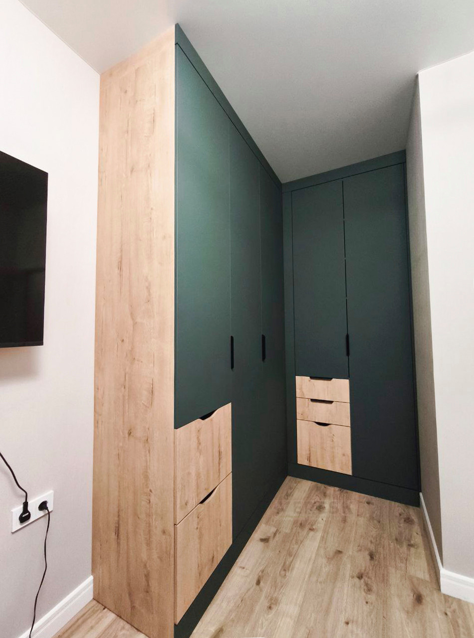 Распашные шкафы