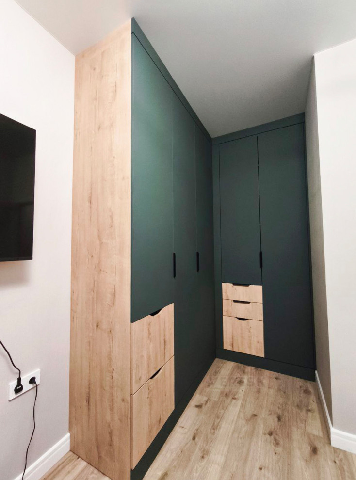 Распашные шкафы