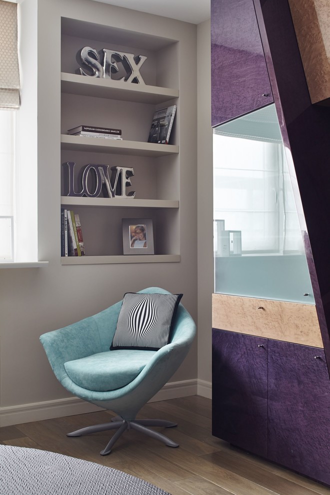 Houzz тур: Двухуровневая квартира с изящной обстановкой и арт-лестницей