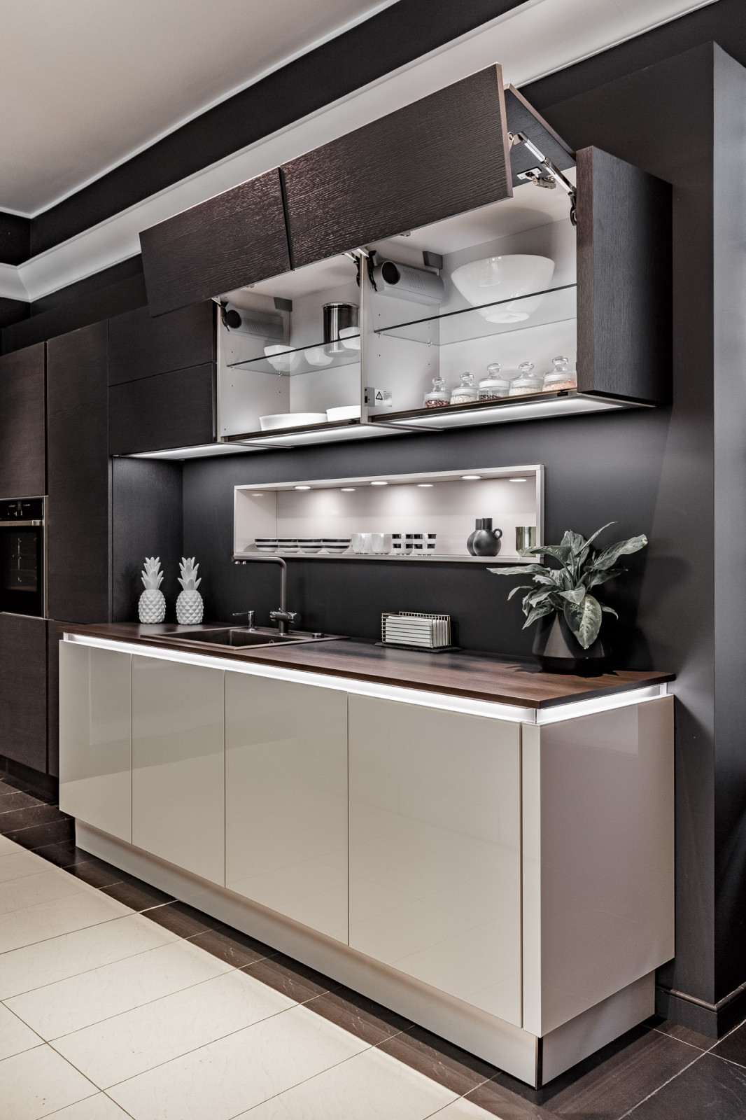 Один из реализованных нами проектов - кухня Nolte Glass Tec Plus | Nature | Napp