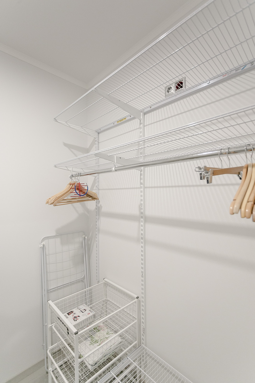 Гардеробная в квартире-студии