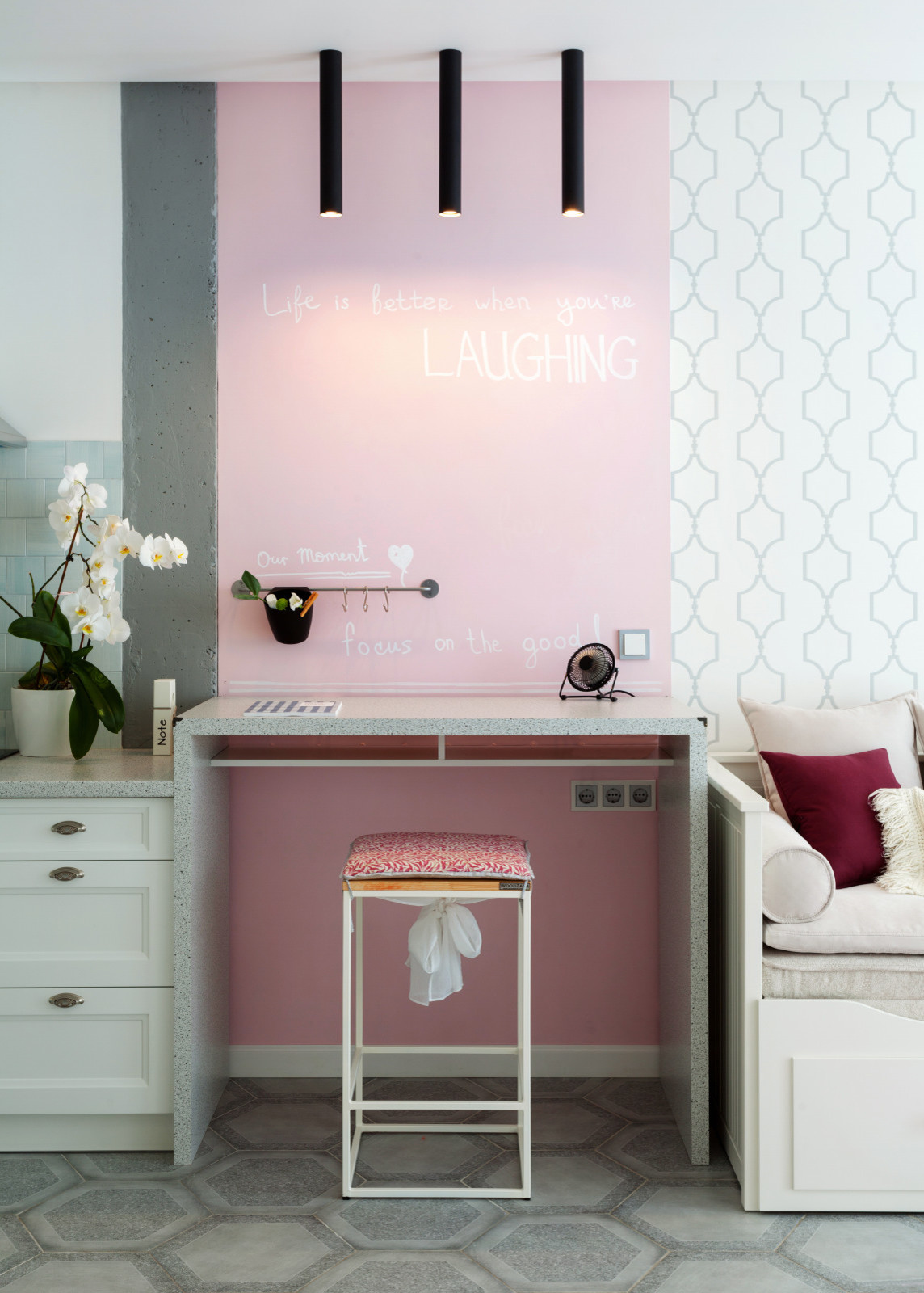 "Девичья Нора" или "Легко быть Девочкой"