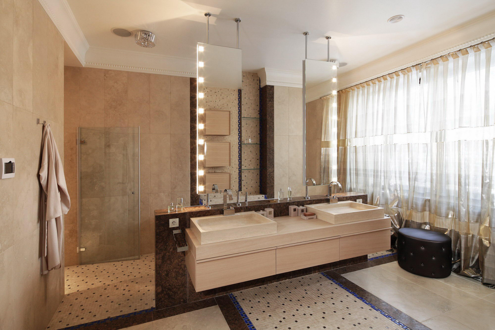 Дом в стиле неоклассика в коттеджном поселке Горки-6