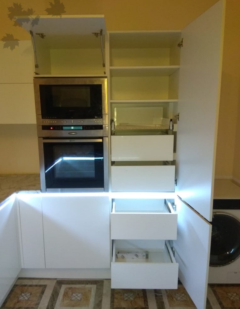 Обложка проекта: Кухонный гарнитур с декоративной подсветкой