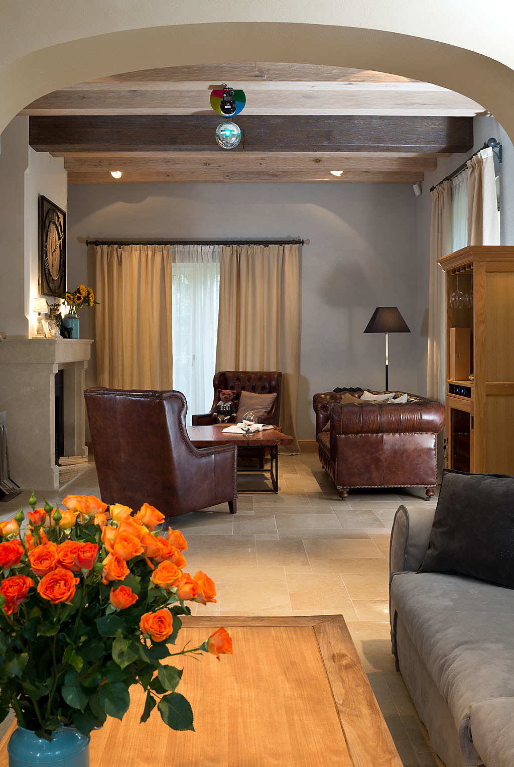 Реконструкция частного дома. Интерьер гостиной