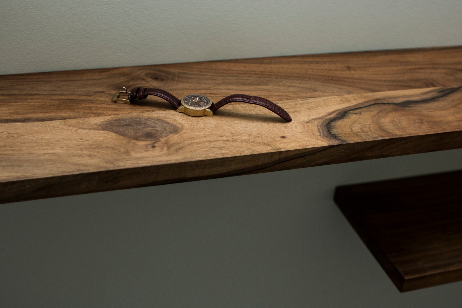 Орех и ретро.