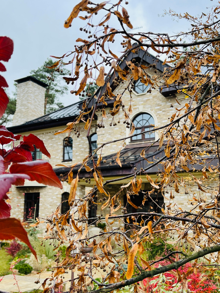 Осенний вид на дом
