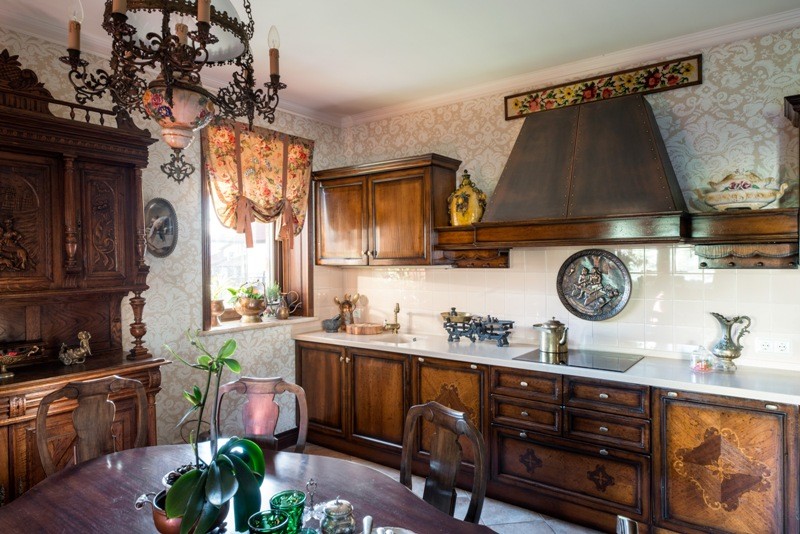 Дом с антиквариатом