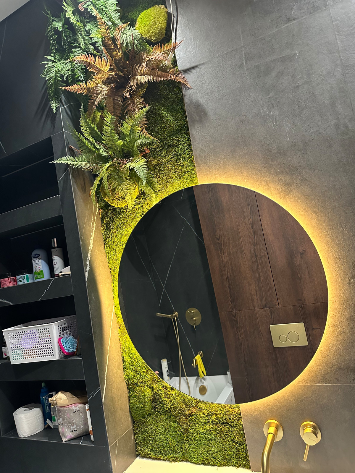 C9DCB263-9981-4E0B-8283-587FD3E327E7